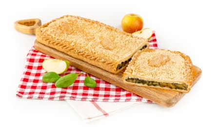 Пирог с яблоками и щавелем